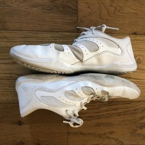 Varsity A41 cheer shoes Sz 8.5